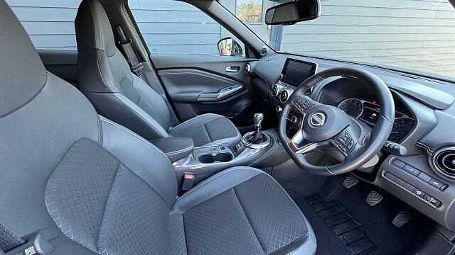 Nissan Juke 1.0 DIG-T N-Connecta (114ps) 5-Door Hatchback