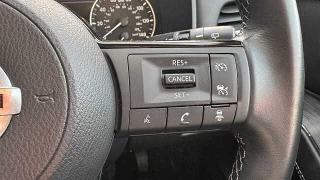 Nissan Qashqai 1.3 DiG-T MH N-Connecta 5dr