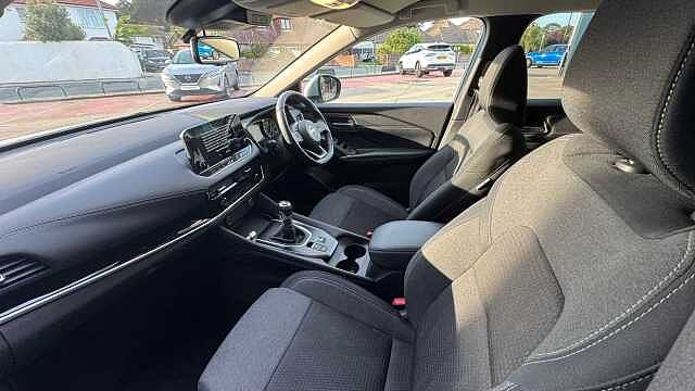 Nissan Qashqai 1.3 DiG-T MH N-Connecta 5dr