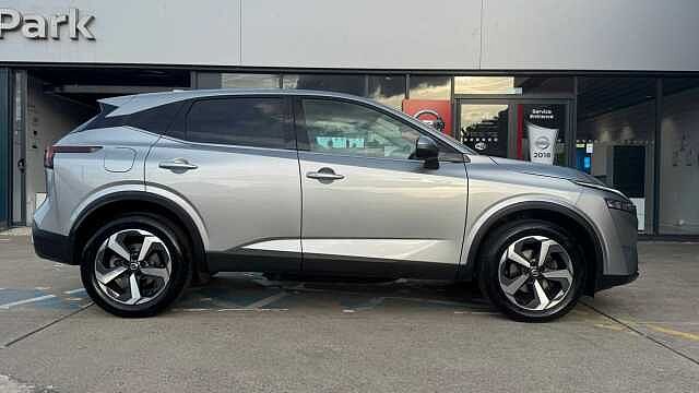 Nissan Qashqai 1.3 DiG-T MH N-Connecta 5dr