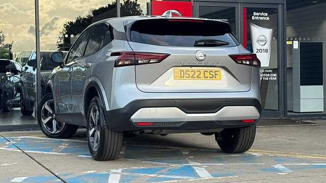 Nissan Qashqai 1.3 DiG-T MH N-Connecta 5dr