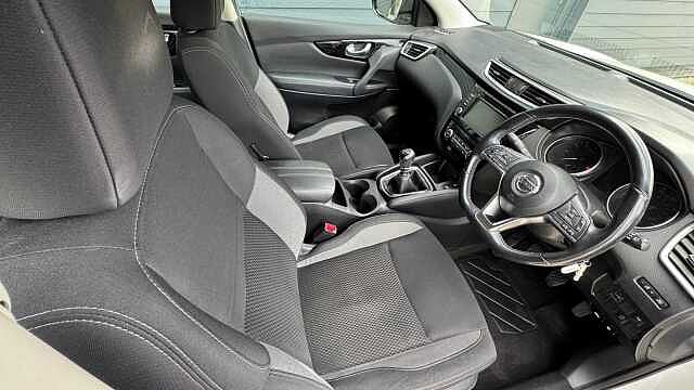Nissan Qashqai 1.3 DiG-T Acenta Premium 5dr