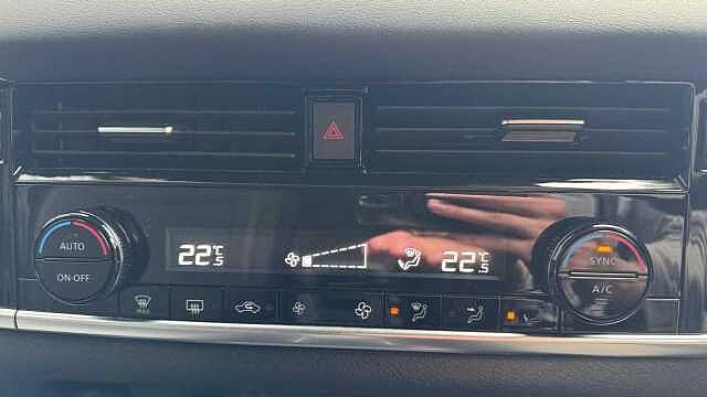 Nissan Qashqai 1.3 DiG-T MH 158 N-Connecta 5dr Xtronic