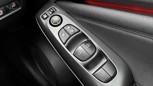 Nissan Juke 1.0 DiG-T N-Connecta 5dr DCT